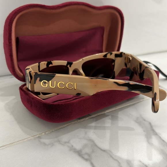 Gucci Spotted Havana Sunglasses - Picture 3 of 5